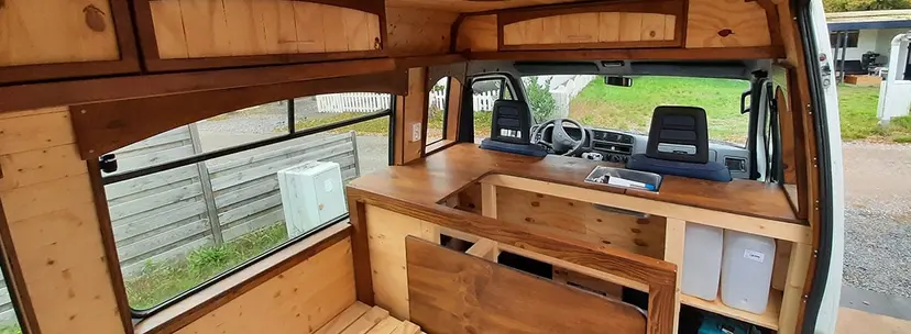 Einen Camper selbst ausbauen: Tipps für Planung, Kosten und Ausstattung