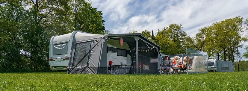 Campen mit dem Wohnwagen: unsere beliebtesten Obelink Wohnwagenvorzelte