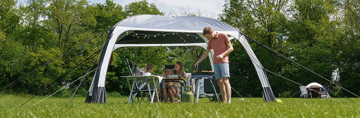 Partyzelt aufbauen