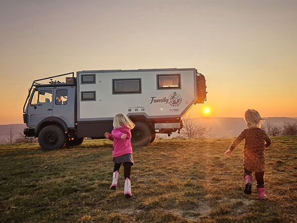 Ein Blick in das Wohnmobil von Pascal und Eefke